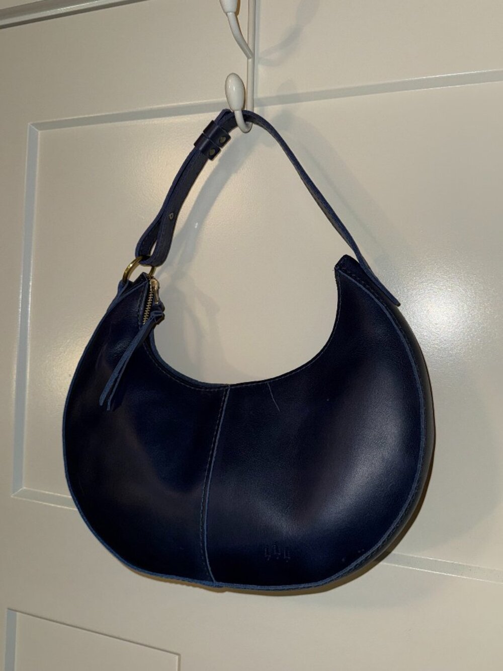 Portland Leather - 'Almost Perfect' Nora Shoulder Bag - Picture 11 of 15
